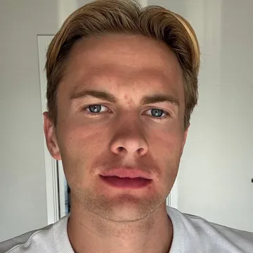 Portræt af Lucas Borcher, der skriver Bedste Cykel
